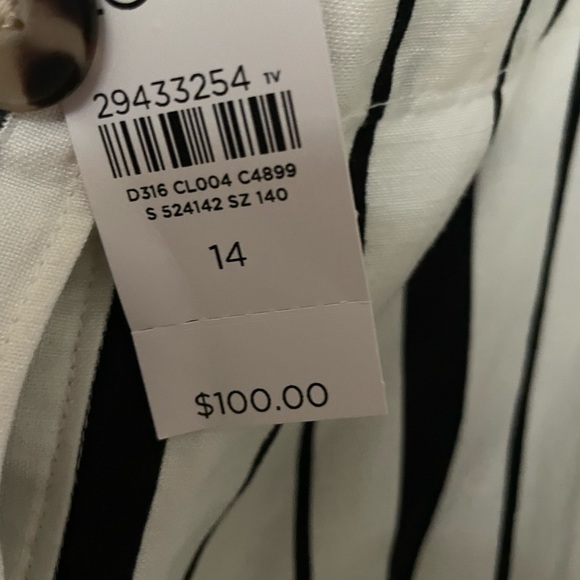 Jumpsuit with tag - Picture 3 of 3